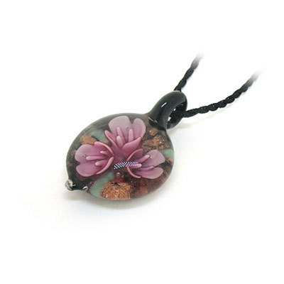 淺紫色內(nèi)雕三朵花琉璃掛墜