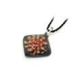 棱形黃色內(nèi)雕花金粉琉璃項(xiàng)墜